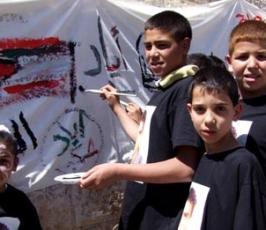 أطفال القدس يرسمون لمدينتهم وللأسرى بباب العامود