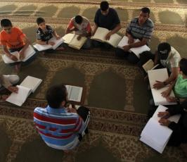 أطفال غزة يقضون إجازتهم فى تعليم القرأن الكريم