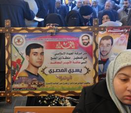 اعتصام أهالى الاسرى فى مقر الصليب بغزة