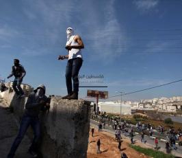 خاص فلسطين اليوم..إصابات بالرصاص الحي بمواجهات "عوفر" قرب رام الله