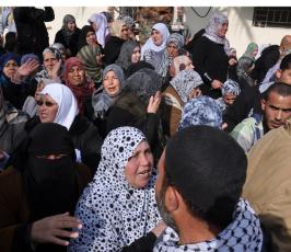 بالصور:جماهير شعبنا تشيع جثمان الشهيدين الزعانين شمال قطاع غزة