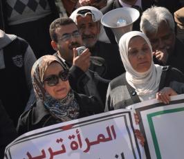 بالصور:وقفة نسائية وسط مدينة غزة تطالب بإنهاء الانقسام