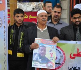  وقفة تضامنية مع الاسرى أمام مدخل النصيرات ‫(38076932)‬ ‫‬