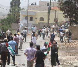 خاص فلسطين اليوم..قوات الاحتلال تقمع مسيرة كفر قدوم المنددة بالاستيطان