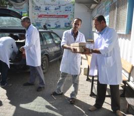الجهاد تنظم لجان طبية لتقديم الفحوصات والأدوية للمشردين في مراكز الإيواء