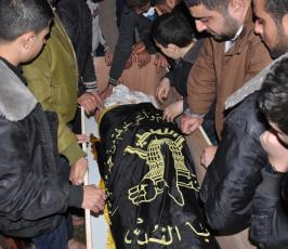 بالصور:جماهير غفيرة تشيع جثمان الشهيد المجاهد "محمد العجلة"