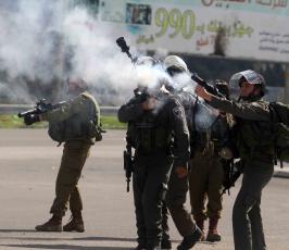 خاص فلسطين اليوم..مواجهات واعتقالات على حاجز حوارة بنابلس تضامناً مع الاسرى