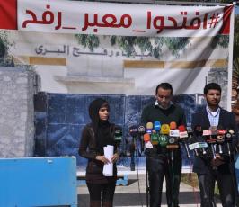مجموعة شبابية تنظم فعالية بعنوان افتحوا المعبر تطالب مصر بفتح معبر رفح
