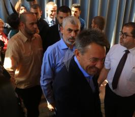 لقاء رئيس حركة حماس يحيى السنوار وبيتر ماورير رئيس اللجنة الدولية للصليب الأحمر في مدينة غزة ‫(38273537)‬ ‫‬