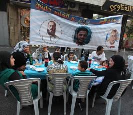 إفطار لأهالي الأسرى في سجون الاحتلال وسط رام الله