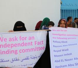 مواطنون يتظاهرون أمام مقرالأونروا ‫(30335369)‬ ‫‬