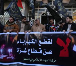 وقفة إحتجاجية ضد سياسة قطع الكهرباء فى غزة ‫(1)‬