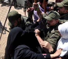 عشرات الغزيين يهاجمون سجن إسرائيلي وسط مدينة غزة