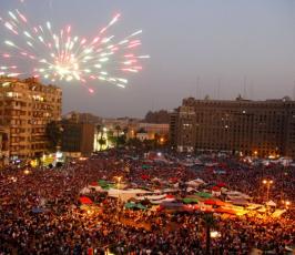 احتفالات الفوز بالرئيس مرسى بساحة التحرير ليلاً