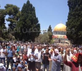نحو ٢٠٠ الف مصل أدوا صلاة الجمعة الاولى من شهر رمضان في المسجد الاقصى المبارك