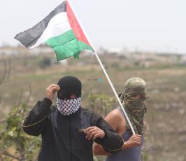 خاص فلسطين اليوم...مواجهات في دير جرير أثر قمع الاحتلال لمسيرة سلمية منددة بالاستيطان