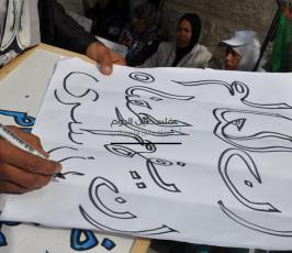 نسوة يضربن عن الطاعم