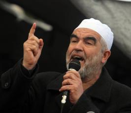 الشيخ رائد صلاح يشارك أهالي الأسرى في اعتصامهم المفتوح في رام الله