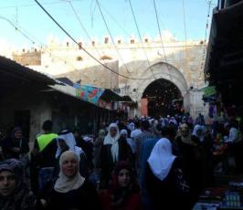توافد الآف المصلين إلى القدس في الجمعة الأخيرة من رمضان