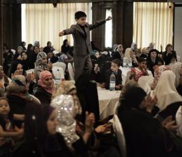 الهيئة الخيرية لإغاثة الشعب الفلسطيني تزف 50 عريس وعروس في حفل جماعي بغزة