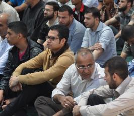 بالصور:واعد تقيم صلاة الجمعة أمام مقر الصليب الاحمر دعما لإضراب الاسرى الإداريين