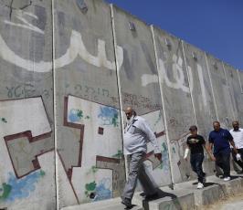 حاجز قلنديا للدخول ال القدس  ‫(1)‬ ‫‬