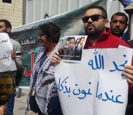 متظاهرون يحتجون على محاكمة السلطة للشهيد باسل الأغرج ورفاقه الخمسة في رام الله (8)
