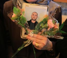 وقفة مع المحرر طارق عزالدين للمطالبة بعلاجه ‫(1)‬.JPG