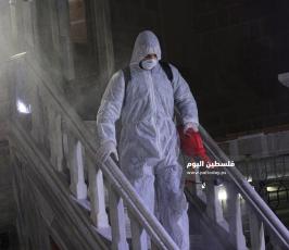 تعقيم المساجد كإجراء وقائي لطمأنة المصلين يوم الج (30).JPG