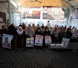 اعتصام اهالى الاسرى الاسبوعى امام مقر الصليب الاحمر بغزة (5).JPG