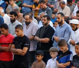الجهاد الإسلامي تؤدي صلاة العيد في العراء ‫(43385345)‬ ‫‬.JPG