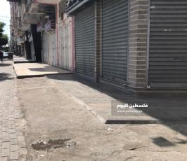 .. محلات تجارية تغلق أبوابها بغزة (1).jpg