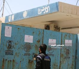 مراكز توزيع كابونات الأونروا مغلقة أمام المواطنين (6).JPG