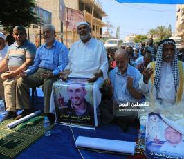 صلاة الجمعة أمام مقر الصليب  ‫(35652105)‬ ‫‬.JPG