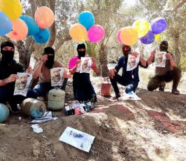 وحدة برق الجهادية تطلق بالونات حارقة على غلاف غزة 11.jpg