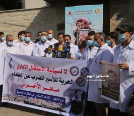 أطباء الاتحاد الاسلامى ينظمون مؤتمراً صحفياً حول وضع الاسير الاخرس (3).JPG