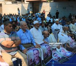 صلاة الجمعة أمام مقر الصليب  ‫(35652124)‬ ‫‬.JPG