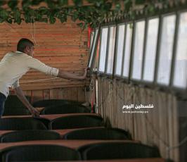 مقاهي غزة تواصل اغلاق أبوابها أمام روادها خشية تفشي كورونا (7).JPG