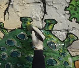 منتدى الفن التشكيلي ووزارة الاسرى يتضامنون مع الاسرى في سجون الاحتلال برسم جدارية عن فيروس كورونا (6).JPG