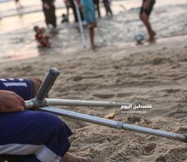 جريحان غزيان يمارسان التمارين الرياضية على شاطئ بحر غزة  ‫(38535697)‬ ‫‬.JPG