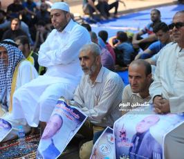 صلاة الجمعة أمام مقر الصليب  ‫(35652121)‬ ‫‬.JPG