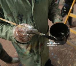منتدى الفن التشكيلي ووزارة الاسرى يتضامنون مع الاسرى في سجون الاحتلال برسم جدارية عن فيروس كورونا (13).JPG