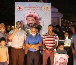 وقفة تضامنية مع الاسير ماهر الاخرس بغزة اضاءة الشموع (11).jpg