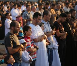  صلاة العيد في مخيم العودة شرق غزة ‫(41353750)‬ ‫‬.JPG