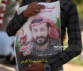 سلسلة بشرية بغزة تضامناً مع الاسير ماهر الاخرس (2).JPG