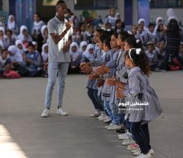 الباص الموسيقى ينظم يوم ترفيهى لطالبات مدرسة بيت حانون ‫(40108562)‬ ‫‬.JPG