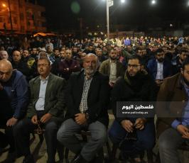 الوية الناصر صلاح الدين تكرم عائلة  قائد اركان المقاومة بهاء أبو العطا خلال حفل تابين شهداء صيحة الفجر (1).JPG