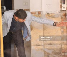 ممرًا لتعقيم الأشخاص لمواجهة تفشي فيروس كورونا (9).JPG