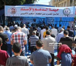 صلاة الجمعة امام الصليب (23).JPG