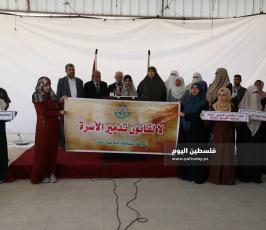 وقفة نسائية في غزة رفضاً لـقانون حماية الأسرى داخل مقر المجلس التشريعي (4).JPG